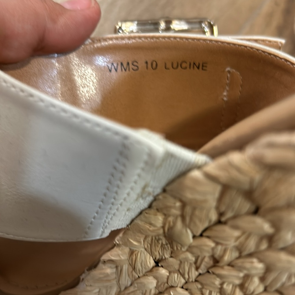 Woman’s size 10 - Picture 6 of 7